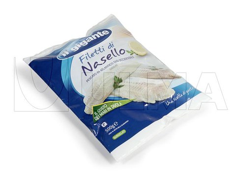 Dikey makinede dondurulmuş balık filetoları paketleme