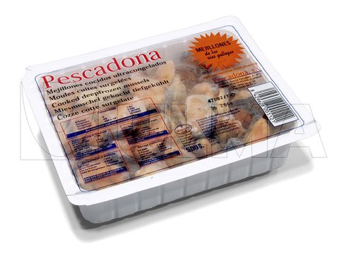 Termoform makinede kaynatılmış ve dondurulmuş midye paketleme