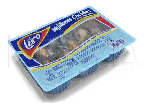 Termoform makinede kaynatılmış ve dondurulmuş midye paketleme