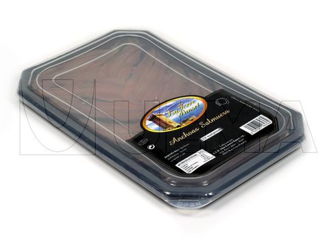 Hazır tabak kapama makinesinde salamura hamsi fileto paketleme