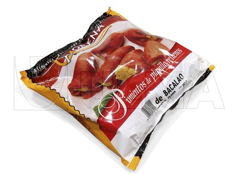 Dikey makinede morina balığı ile doldurulmuş biber paketleme