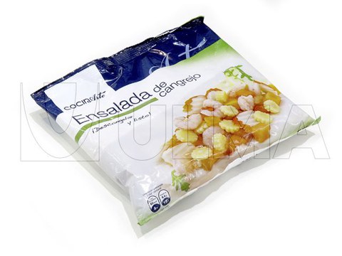 Dikey makinede yengeç salatası paketleme