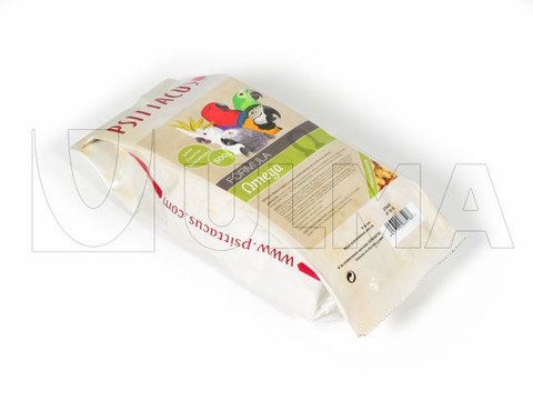 Dikey makinede altı düz, kenar kaynaklı kuş yemi paketleme.