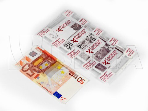 Termoform makinesinde esnek film ile para paketleme