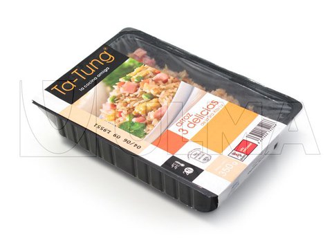 Termoform makinede modifiye atmosferde (MAP) üç lezzetli pirinç yemeği paketleme