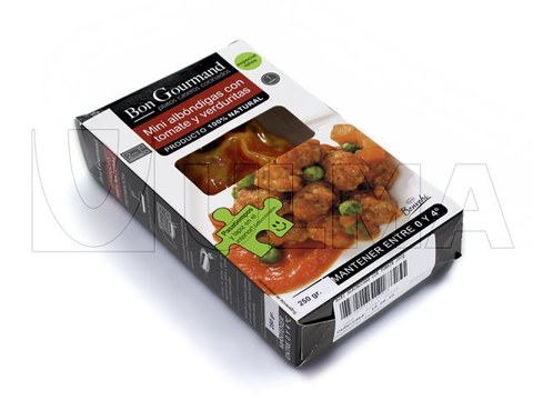 Termoform makinede yumuşak alt filmle vakumlu pişmiş yemek paketleme