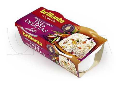 Hazır tabak kapama makinesinde modifiye atmosferde (MAP) pişmiş üçlü pirinç lezzeti paketleme