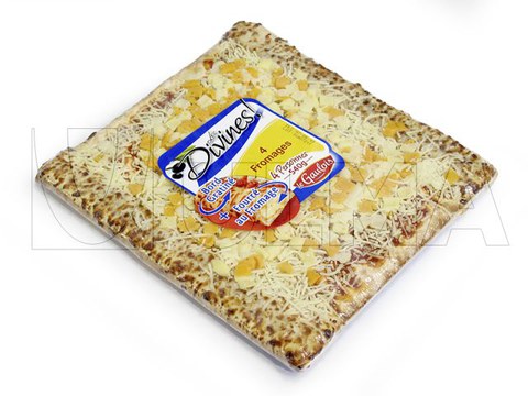 Flowpack makinede shrink filmle taze pizza paketleme