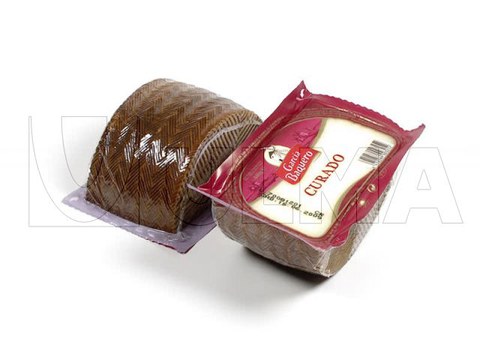 Termoform makinede yumuşak alt filmle vakumlu yarım peynir paketleme