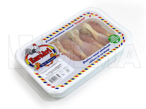 Hazır tabak kapama makinesinde modifiye atmosferde (MAP) tavuk kanatları paketleme