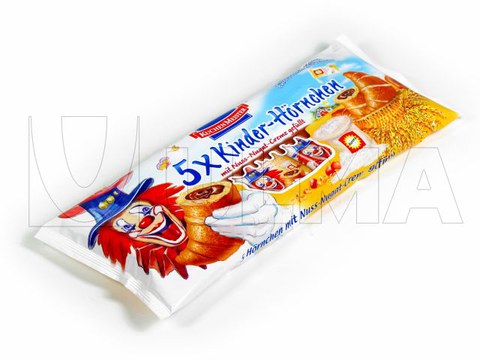 Flowpack makinede tekli sarılmış çöreklerin grup halinde paketlenmesi