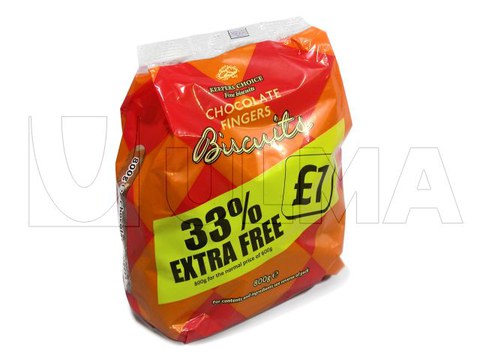 Dikey makinede BOPP filmle altı düz pakette çikolatalı bisküvi paketleme.